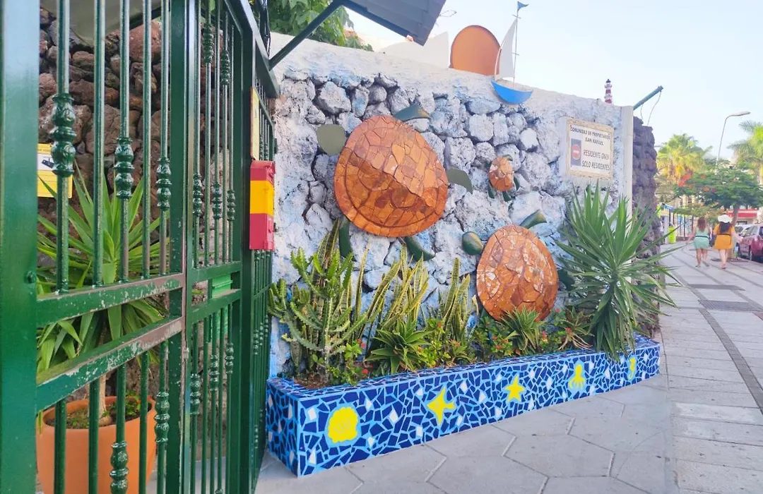 Exterior of Las Tortugas