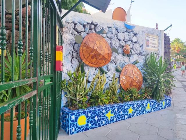 Exterior of Las Tortugas